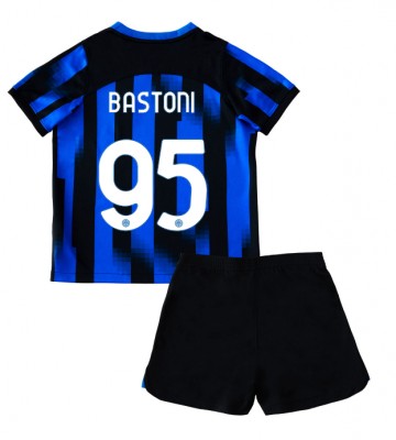 Inter Milan Alessandro Bastoni #95 Primera Equipación Niños 2023-24 Manga Corta (+ Pantalones cortos)